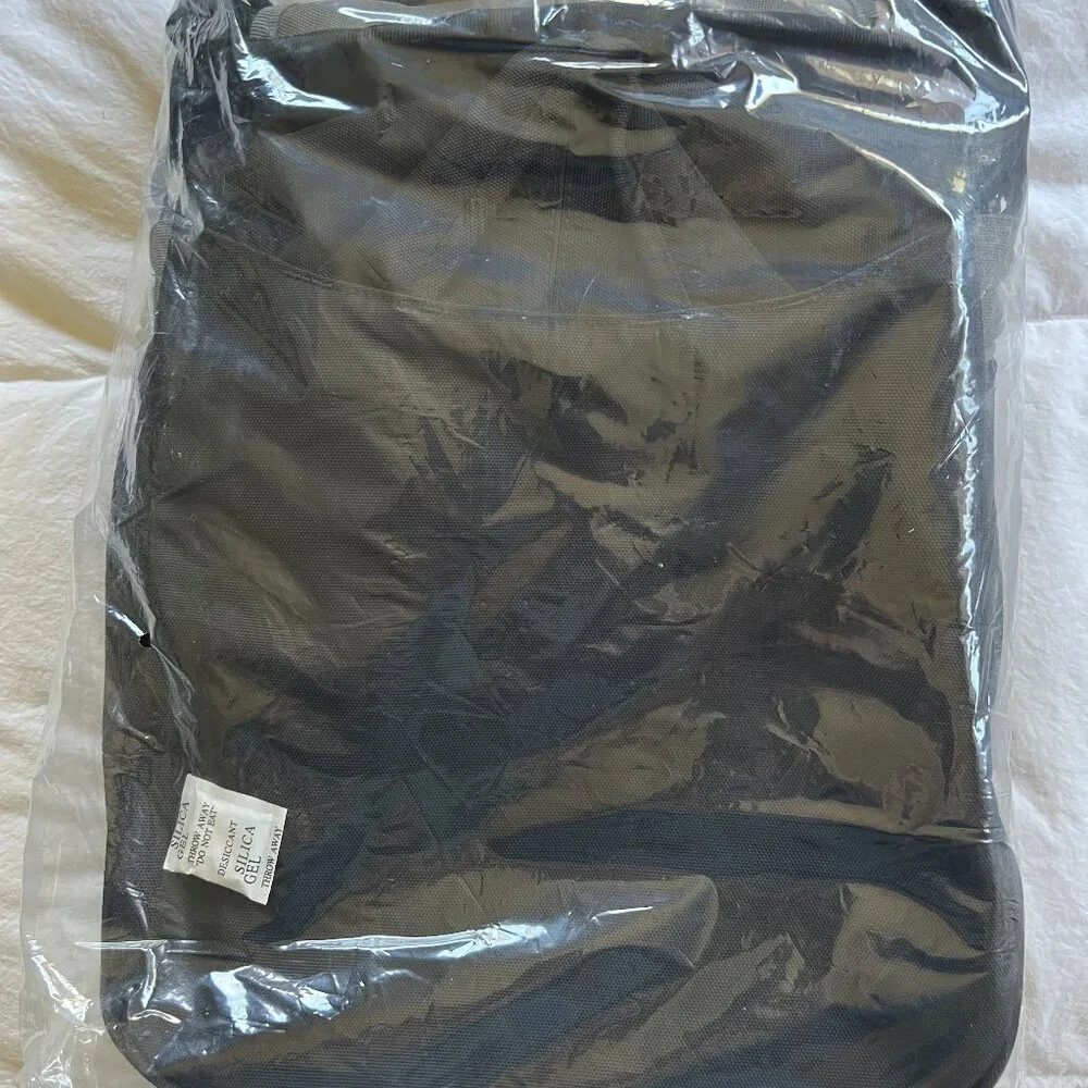 NWT vintage Crumpler (Australian) 'Breakfast Buffet' laptop bag black/mid-grey